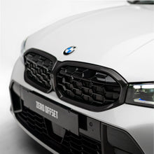 Load image into Gallery viewer, M Performance Style Pre Pregged Dry Carbon Fiber Grille (Mesh) for BMW 3 Series G20 LCI 2023+