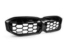 Load image into Gallery viewer, M Performance Style Pre Pregged Dry Carbon Fiber Grille (Mesh) for BMW 3 Series G20 LCI 2023+

